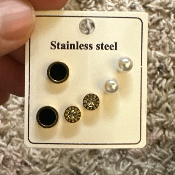Stud Earrings Set - Picture 4 of 7